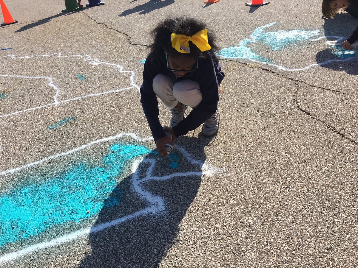 Smartiesn2nd's tweet photo. Culminating product in action! Studying the regions of the US and their impact on our country! @newtechnetwork @CVschoolofInq #4thgradepbl https://t.co/nG7e8DUbWE