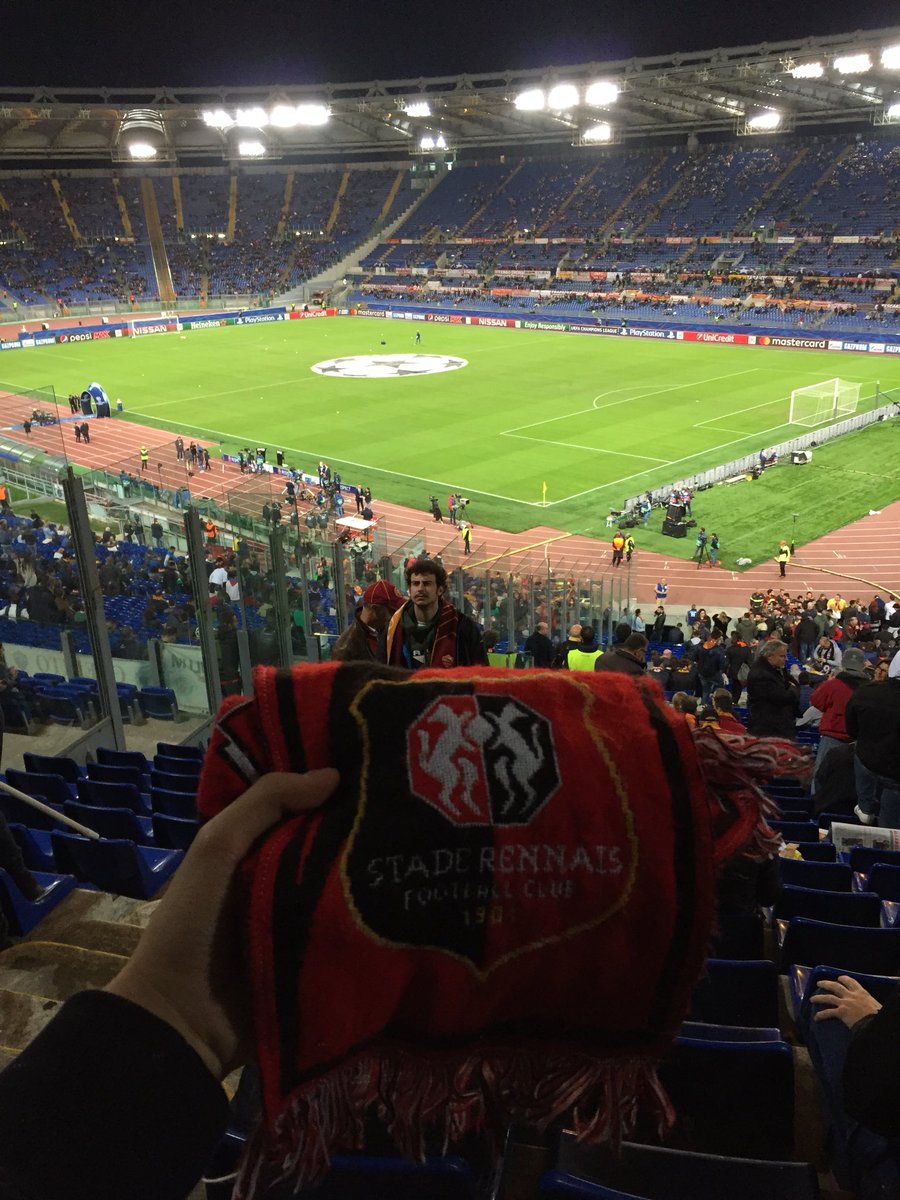 pronos_follow's tweet photo. On supporte le @staderennais même dans les stades italiens ⚽️🔴⚫️ #MilanJuve #ROMCHE #LesRennaisSontPartout https://t.co/uQAVTbkEvn