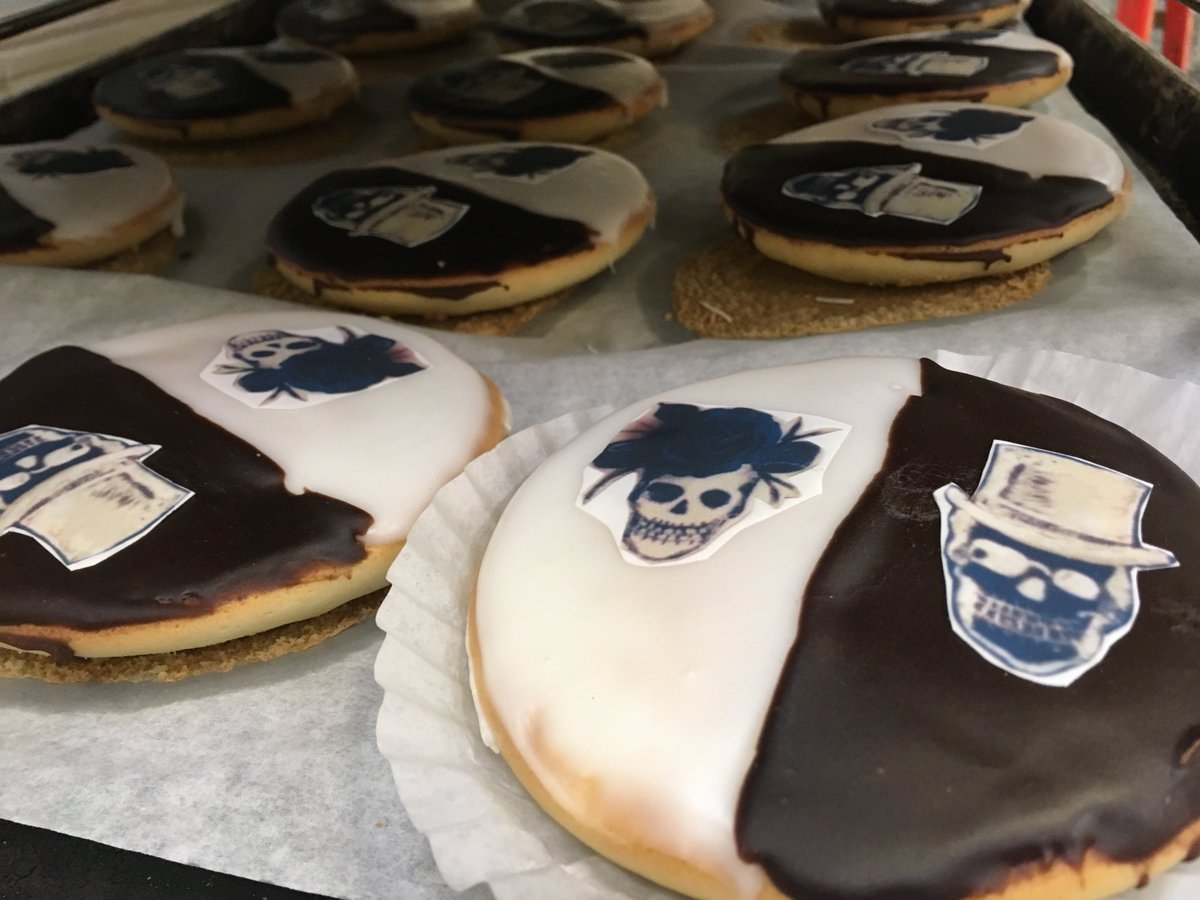 Our #FBF goes back to Tuesday. We had special guest Victoria Price come and do a book signing. Every guest got one of these #goodies !