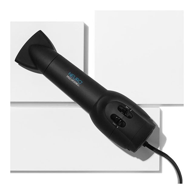 SalonServiceGrp's tweet image. Get a grip on your #StylingRoutine. This #ergonomic dryer weighs in at only one pound! 💪 #NeuroTools #SalonServiceGroup 📷: @PaulMitchellUS