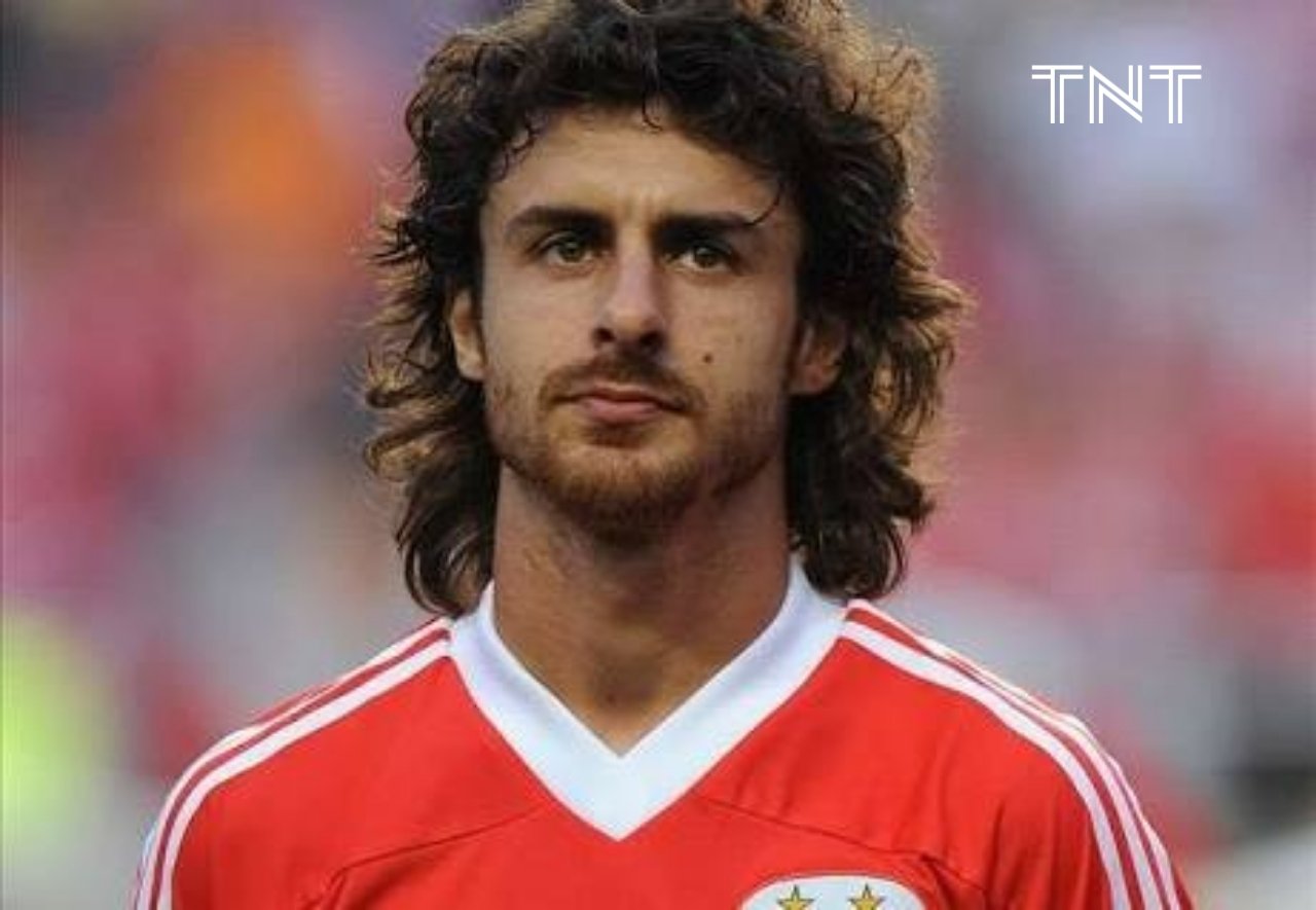 I want to wish a Happy birthday to Pablo Aimar a truly gifted player aka  - The idol of Messi.  