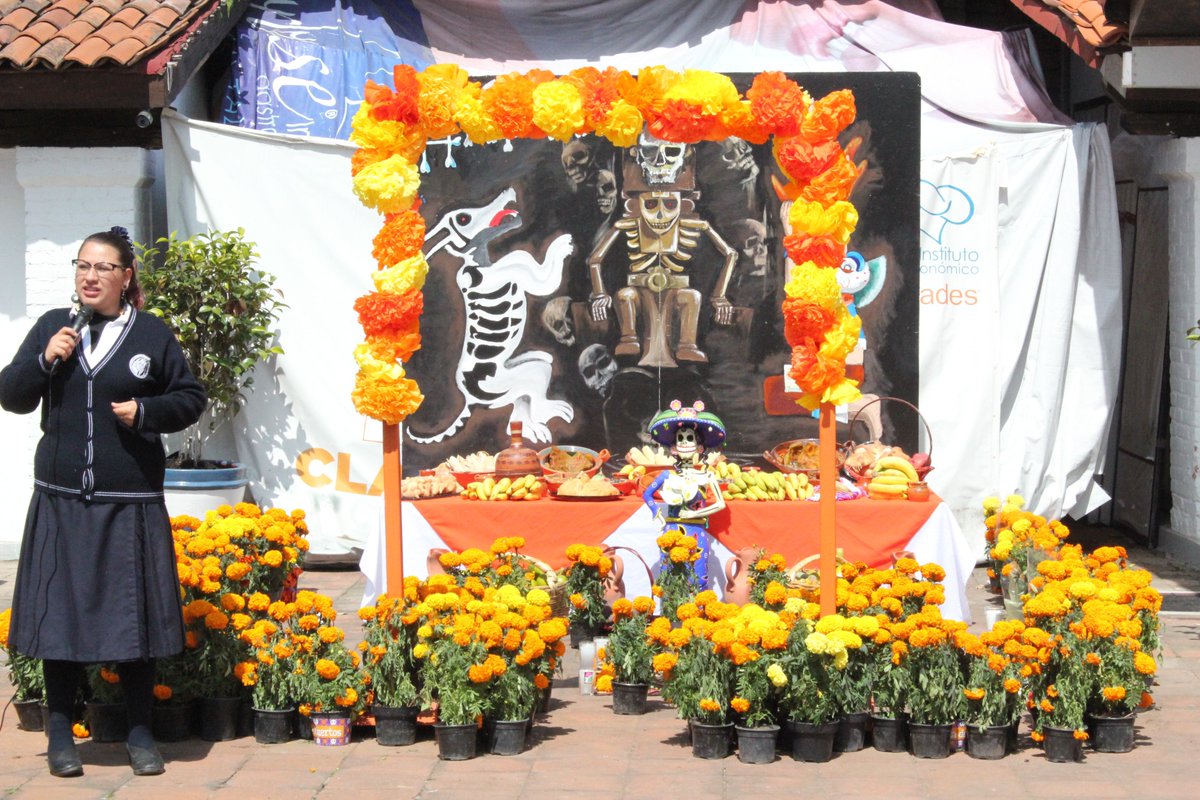 CorbuseMetepec's tweet photo. Alumnos del Centro Escolar Hábitat S. C. en #CorbuseMetepec durante la Exposición de Ofrendas 2017 #DíaDeMuertosMéxico Gracias por su gran participación. https://t.co/cH09UZwgAF