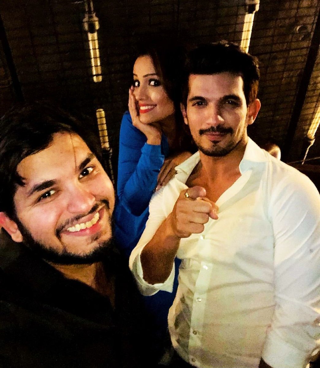 adaa_galaxy's tweet photo. @adaa1nonly nd @Manav_Maany #throwback #arjunbijlani's #brithdaybash #cute #friends #besties #love https://t.co/3mfTrKNXsE