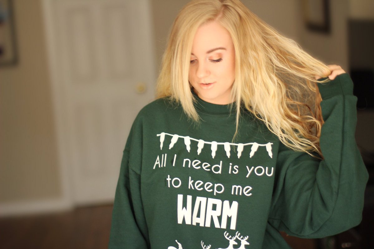 lindeelink's tweet photo. MY CHRISTMAS SWEATERS ARE OFFICIALLY LIVE 😄🎄⛄️❄️🌟🎅🏼 Click the link below to get your own KEEP ME WARM sweater 😆⬇️

https://t.co/2vtnD6vE5l https://t.co/njfhRlLQo5