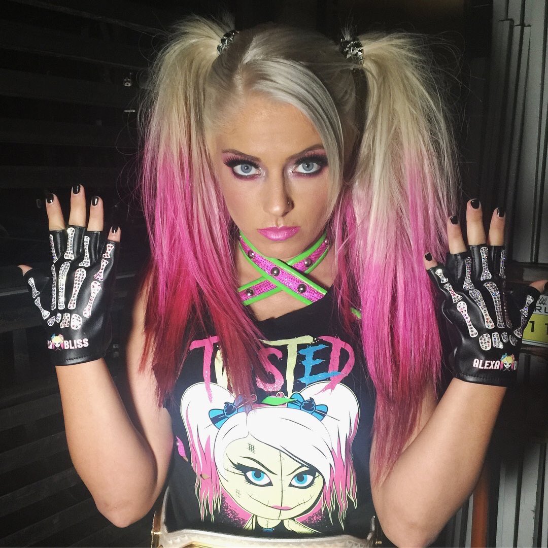 LifestyleSoLush's tweet photo. I’m here to cause trouble. 😈🖤 https://t.co/z36KtGxrQd