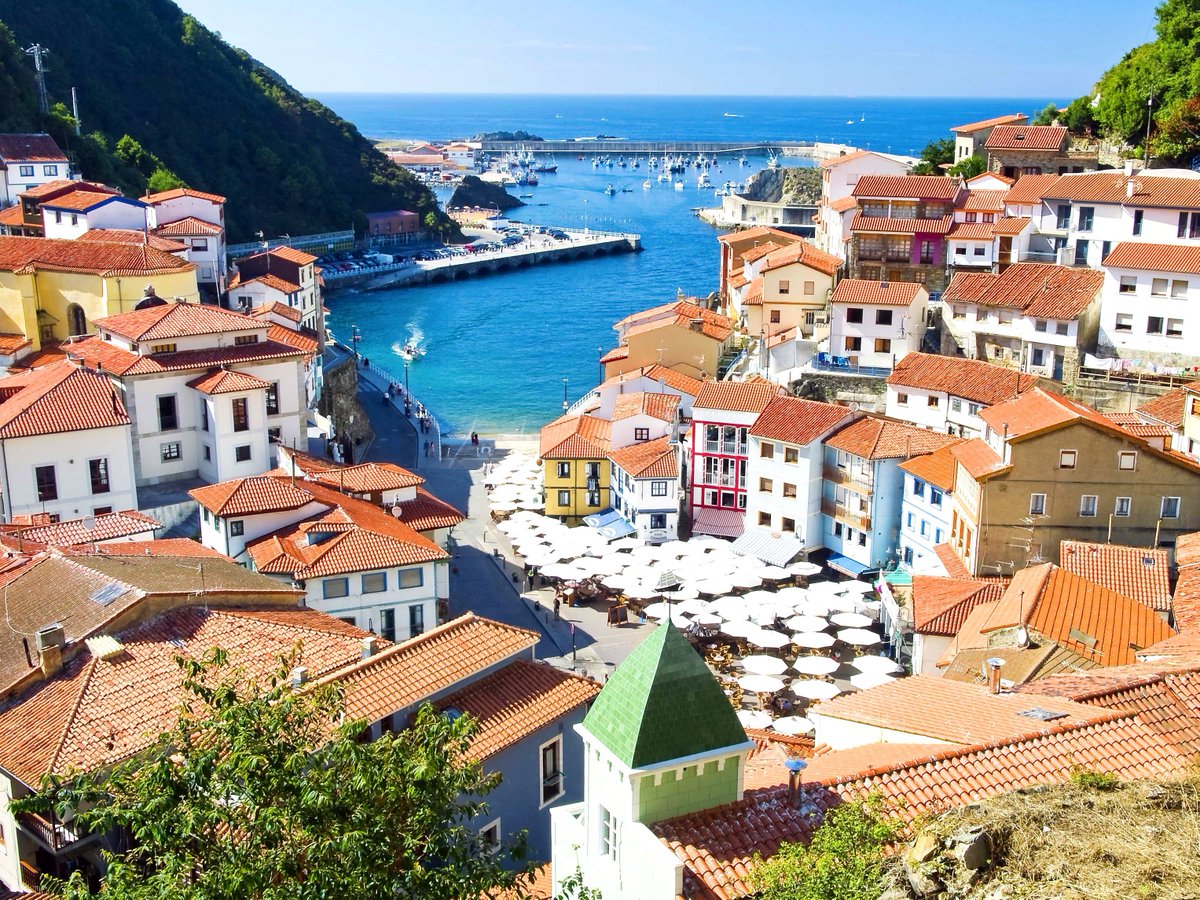 EspanaEnLatam's tweet photo. Cudillero is a colourful fishing village with deeply rooted seafaring traditions. Add it to your itinerary on your next trip to #Asturias! 😉 https://t.co/XAR8iKxu8J