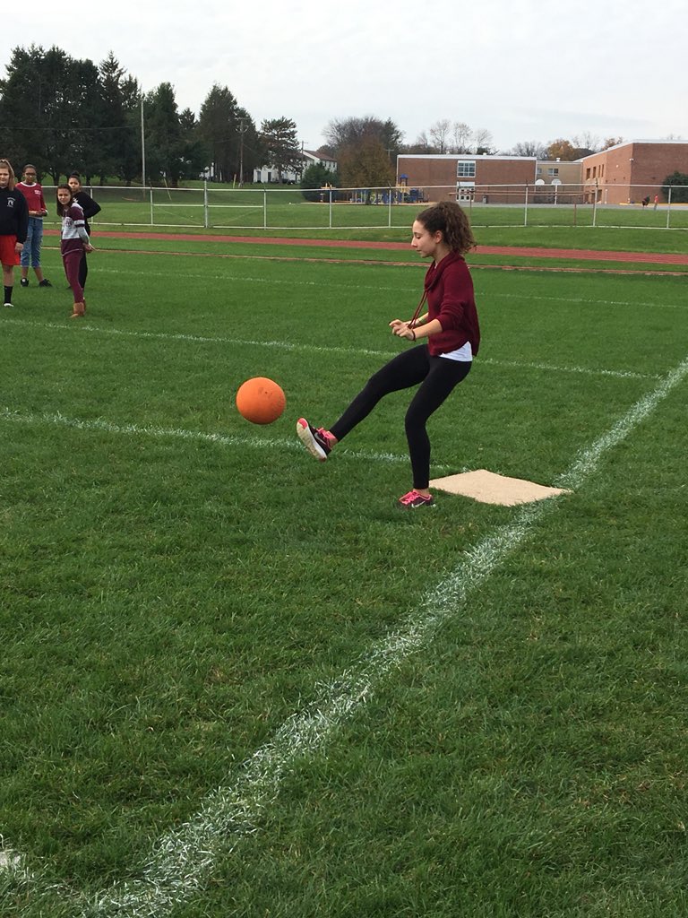 koala_610's tweet photo. Kickball - Honig vs McConnell #WilsonSouthern #Wilsonsd #kickball @Honig_WilsonSou https://t.co/z6418ItftA
