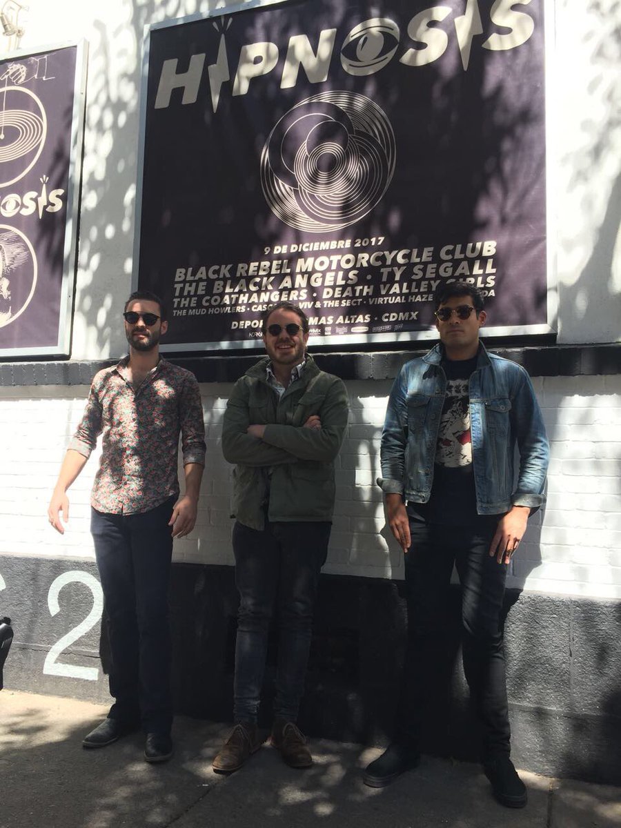 r101ck's tweet photo. Estamos en la rueda de prensa de @HipnosisMX con @CascabelMx y @efrenbaron de #VirtualHaze. https://t.co/udaQyQICwK