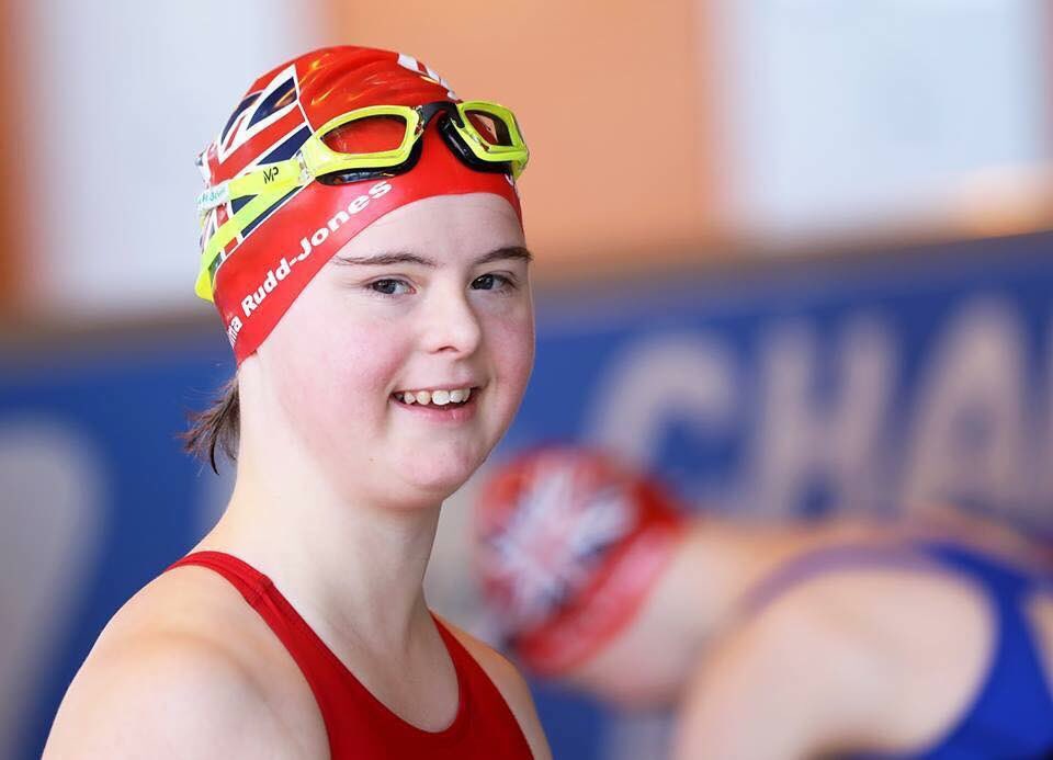 Wendy_Dray's tweet photo. Just when I thought it was all over @RTWMonsonSC & @DSSGB1 swimmer Jemima wins a silver medal in 4 x 50 free! #doublebling #enjoytheparty https://t.co/qcXoVWknru