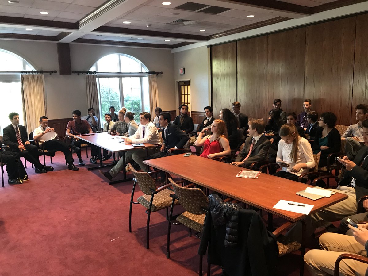FieldOutsider's tweet photo. Debate about to begin from Connecticut. @FUMunDems @FUMunGOP https://t.co/yGTgivugZ9