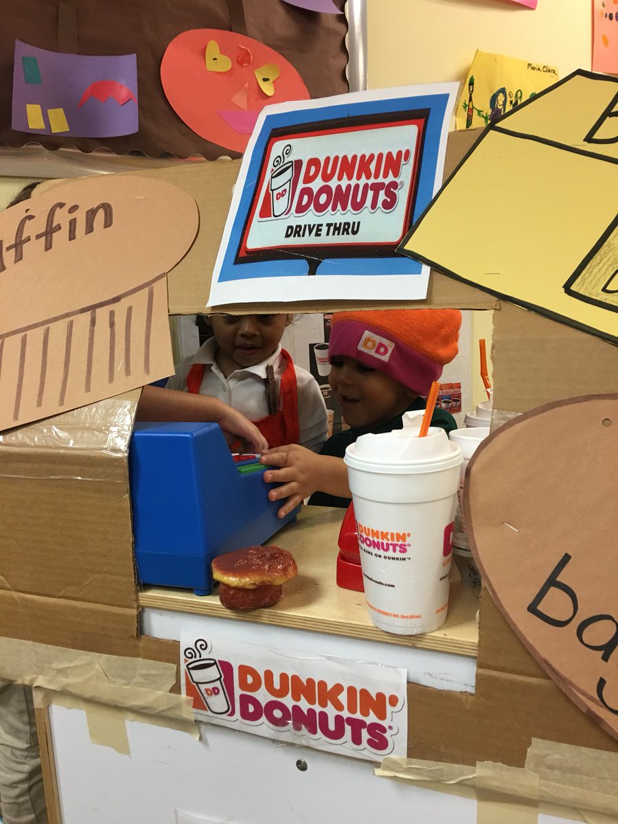 Tracey33331's tweet photo. Cashier, chef, & customer...learning roles & actions during make-believe play! #centers #restaurantunit #buildingvocab https://t.co/bRSK5BoS18