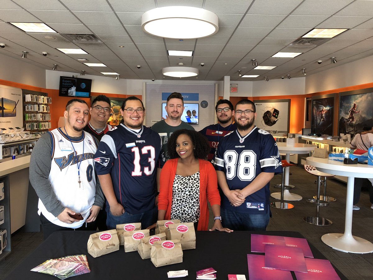 sf_commons6699's tweet photo. Thanks for dropping by #paladar #iphoneXlaunch #springfieldsuperheros @BallerzMike https://t.co/RPi7jgskIy