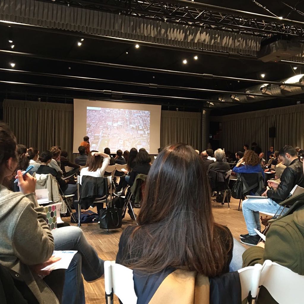 sociolab_tweet's tweet photo. A @CCIAAPrato é in corso il #crowdlab di lancio del terzo intenso mese di @pratoalfuturo si parla di #riuso e #rigenerazione https://t.co/V1c4Wp9hq7