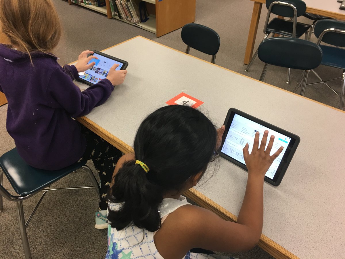 OWHolmesLibrary's tweet image. Holmes 4th graders, checking out ebooks from the @oakparklibrary. #welovebooks #oakpark97 #libraries97