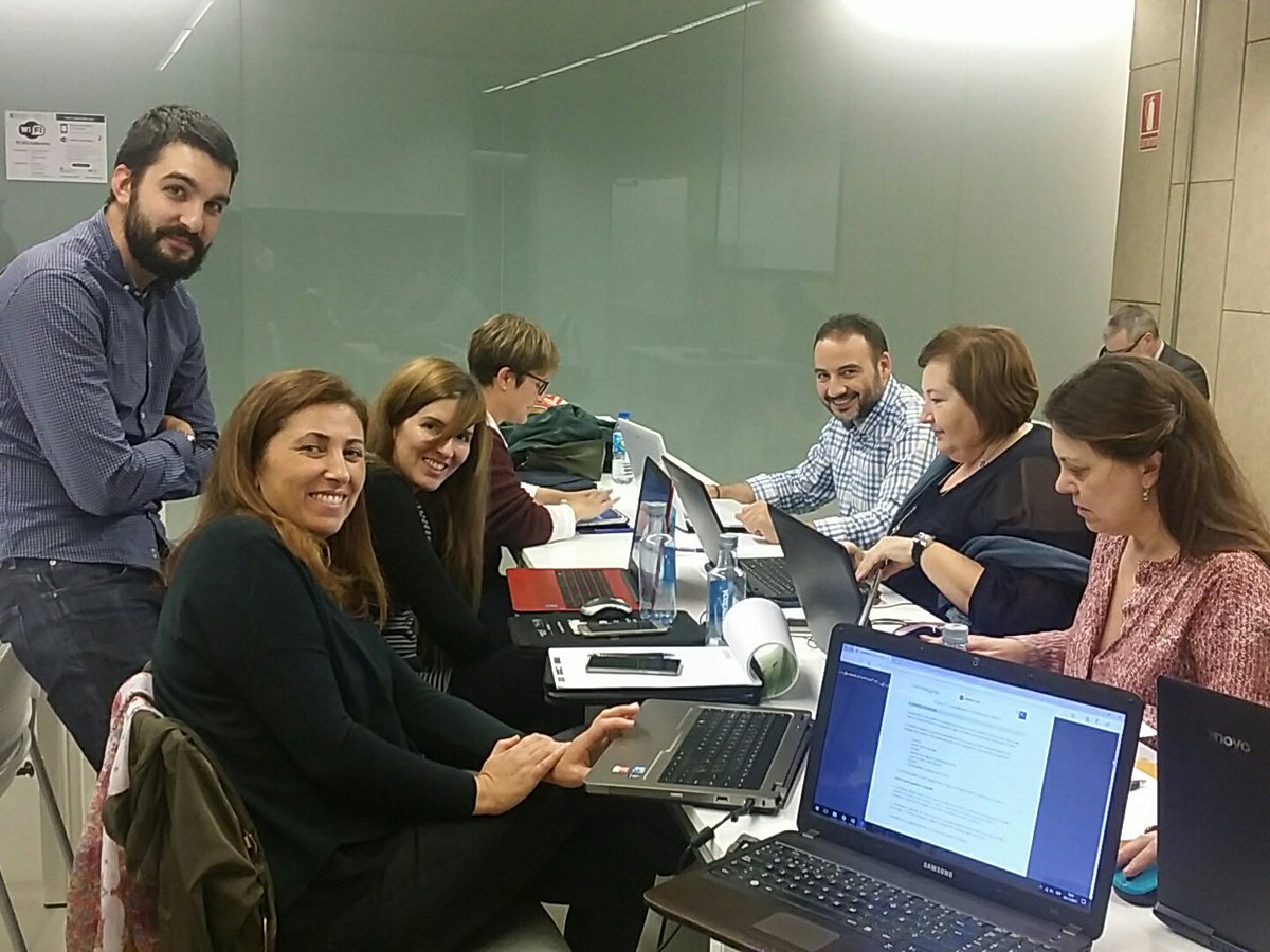 nievesccp's tweet photo. Facebook grupo 1 y 3 #POLAB17 https://t.co/cxSs74puEV