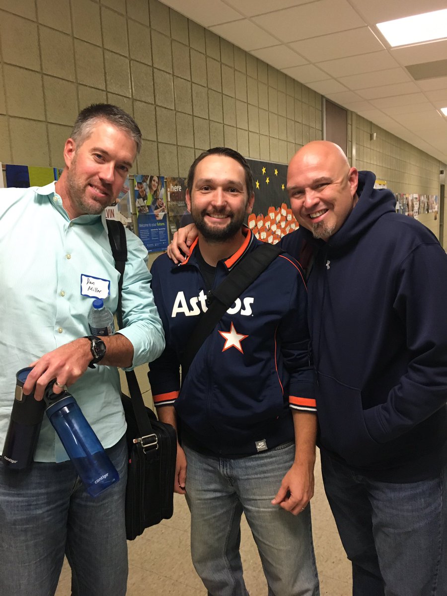 Mr_CoachBrooks's tweet photo. Tech talk with Clarenceville Staff! #mhtt17 https://t.co/zcuNDGpNmb
