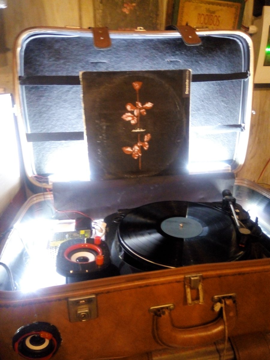 bernard36's tweet photo. #np Depeche Mode- Halo https://t.co/75mK8df65O