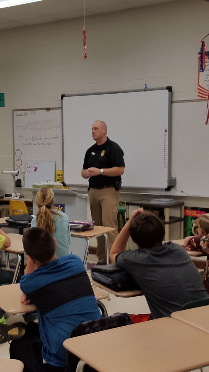 CindyDGreene's tweet photo. Josh Boyd from the Alabama Pardons and Parole Huntsville office, speaks to Mrs. Greene's Civics classes about the importance of Education.  @btstapler @MorganCoSchools #CotacoNation https://t.co/SFxRqfT8MN