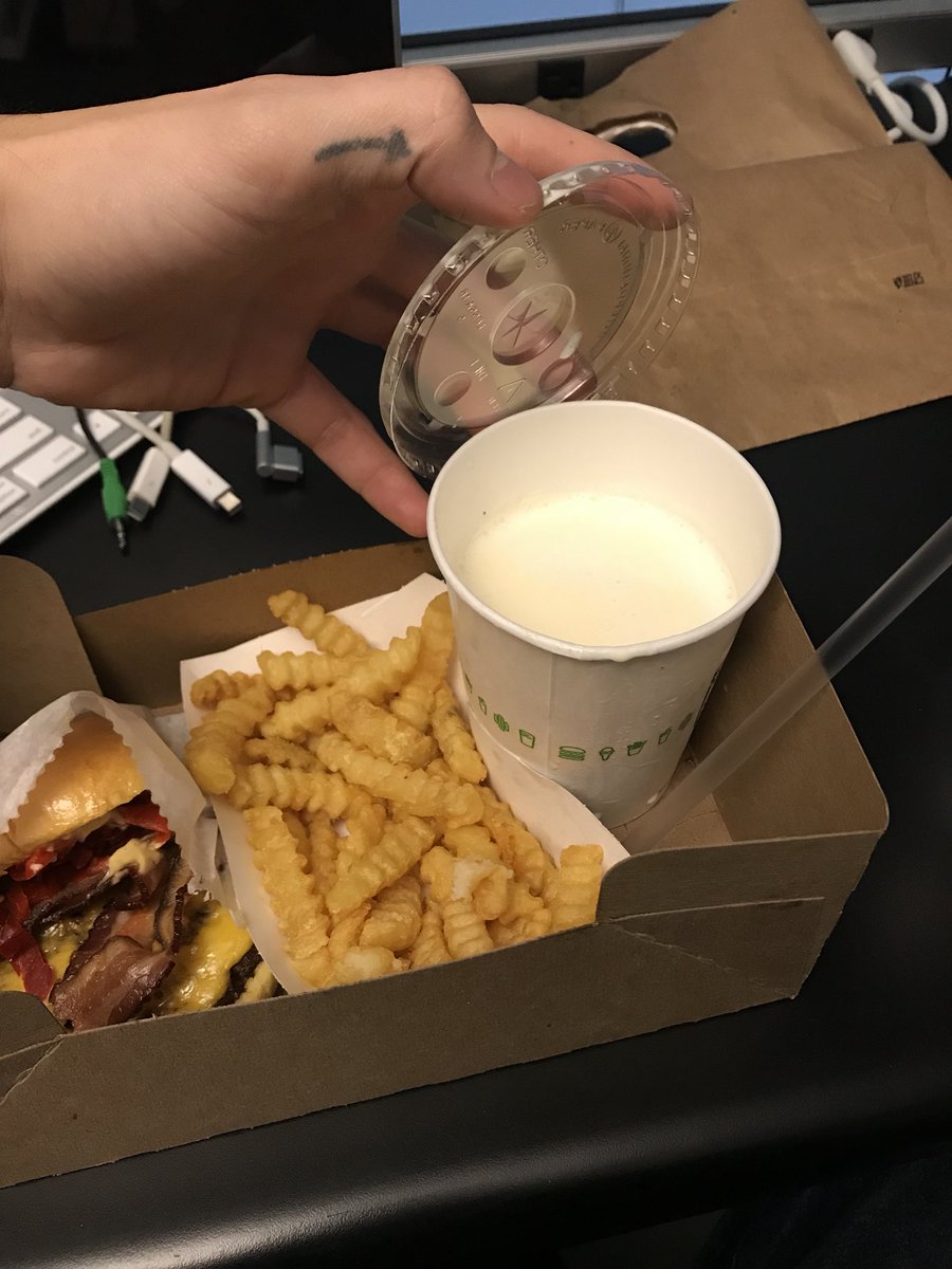 thedropSRJ's tweet photo. MORE LIKE #ShakeShock, amirite?? How you gonna charge $6 for a shake and only fill it 3/4 of the way???? Smdh @shakeshack #SAD https://t.co/fBk2eIGfCv
