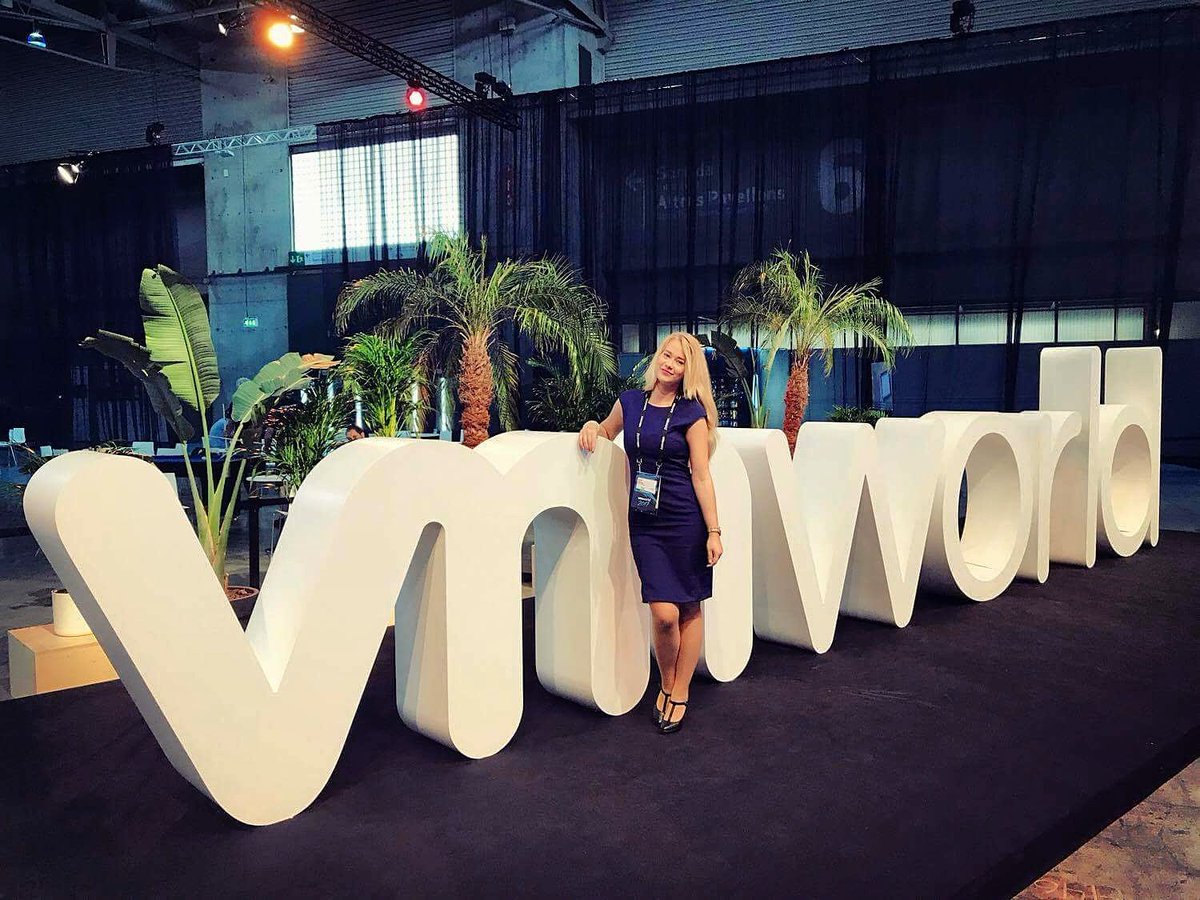 aylinwofficial's tweet photo. Presenting #ZadaraStorage at #vmworld in #Barcelona 🎤🎙 .
#aylinwerner #red7live #presenter #speaker #spokesperson #host #vmworldeurope https://t.co/rCzr98LyQH