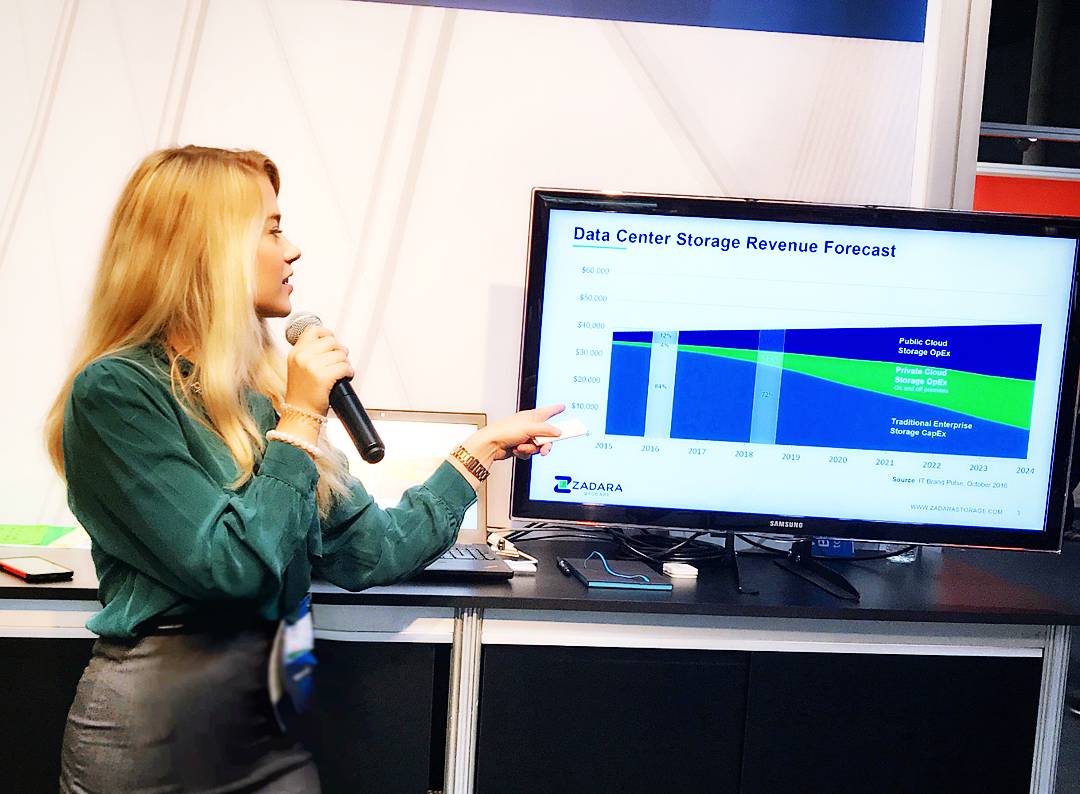 aylinwofficial's tweet photo. Presenting #ZadaraStorage at #vmworld in #Barcelona 🎤🎙 .
#aylinwerner #red7live #presenter #speaker #spokesperson #host #vmworldeurope https://t.co/rCzr98LyQH