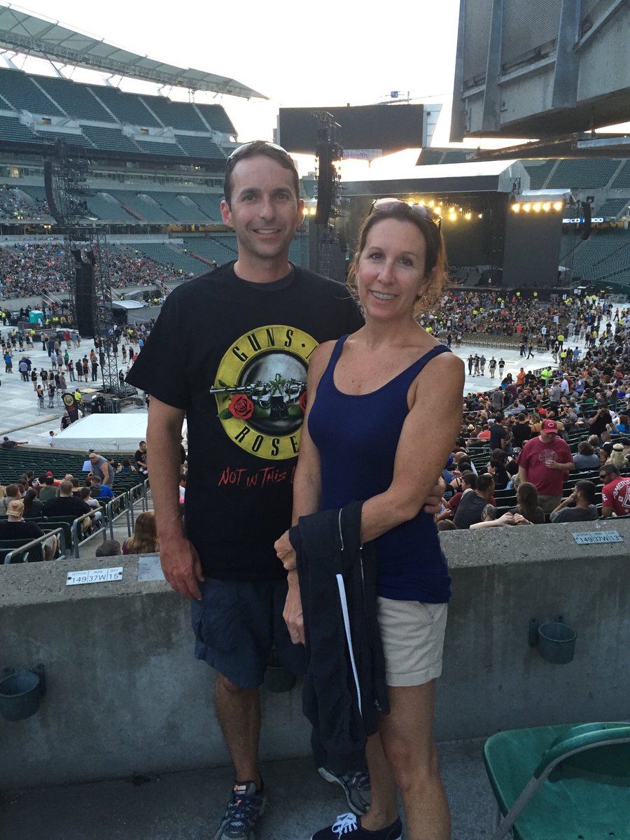 DriveWithBryanV's tweet photo. Getting ready to go see @gunsnroses with @kvaughn2222 at @kfc_yumcenter tonight!! 🤘🏻😎 https://t.co/WXnO1SXRme
