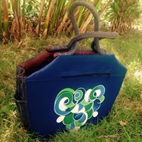 layiteCollectio's tweet photo. Sac en cuir et en peinture @ Layite Kow !!! whatsapp 47339270. or inbox ! https://t.co/ooByvZgt0W