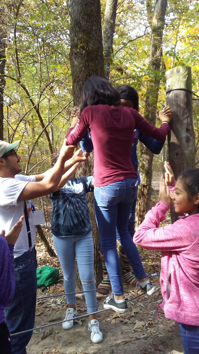 McgowanVivianne's tweet photo. 2017-2018 Stuco Leadership Retreat! #Camptyler @TaraBHinton. @boultertylerisd @tylerisd https://t.co/rugVpRhtQx