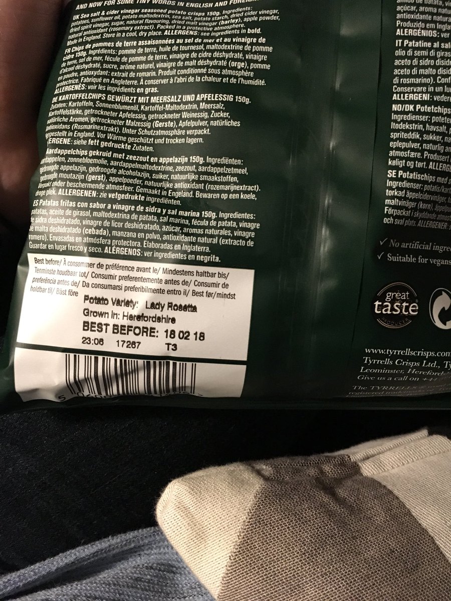 alicebettany's tweet photo. @Tyrrells absolutely appalled. Fresh opened packet and the crisps are stale! Very unhappy! https://t.co/yFtXC3Rz2J