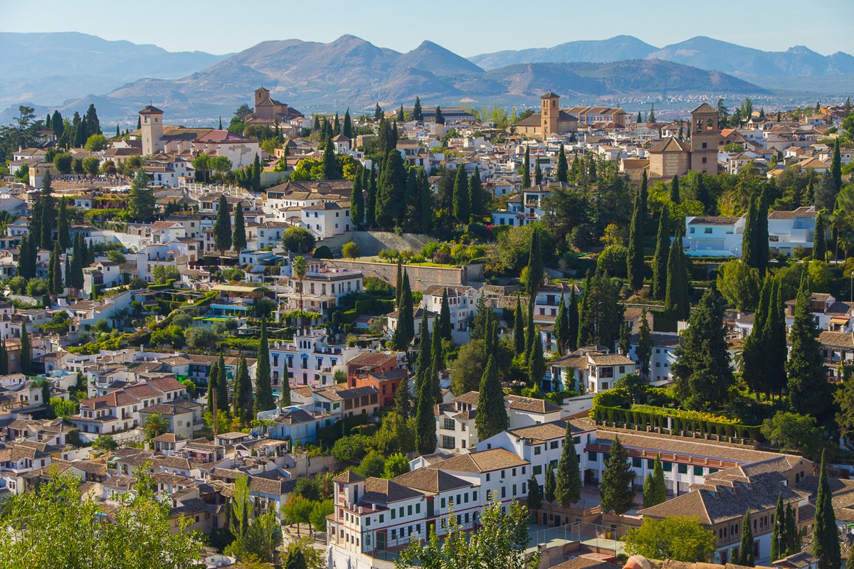 SitiosdeEspana's tweet photo. "Dale limosna, mujer,
que no hay en la vida nada,
como la pena de ser
ciego en #Granada."
https://t.co/Vir9XU8Krb