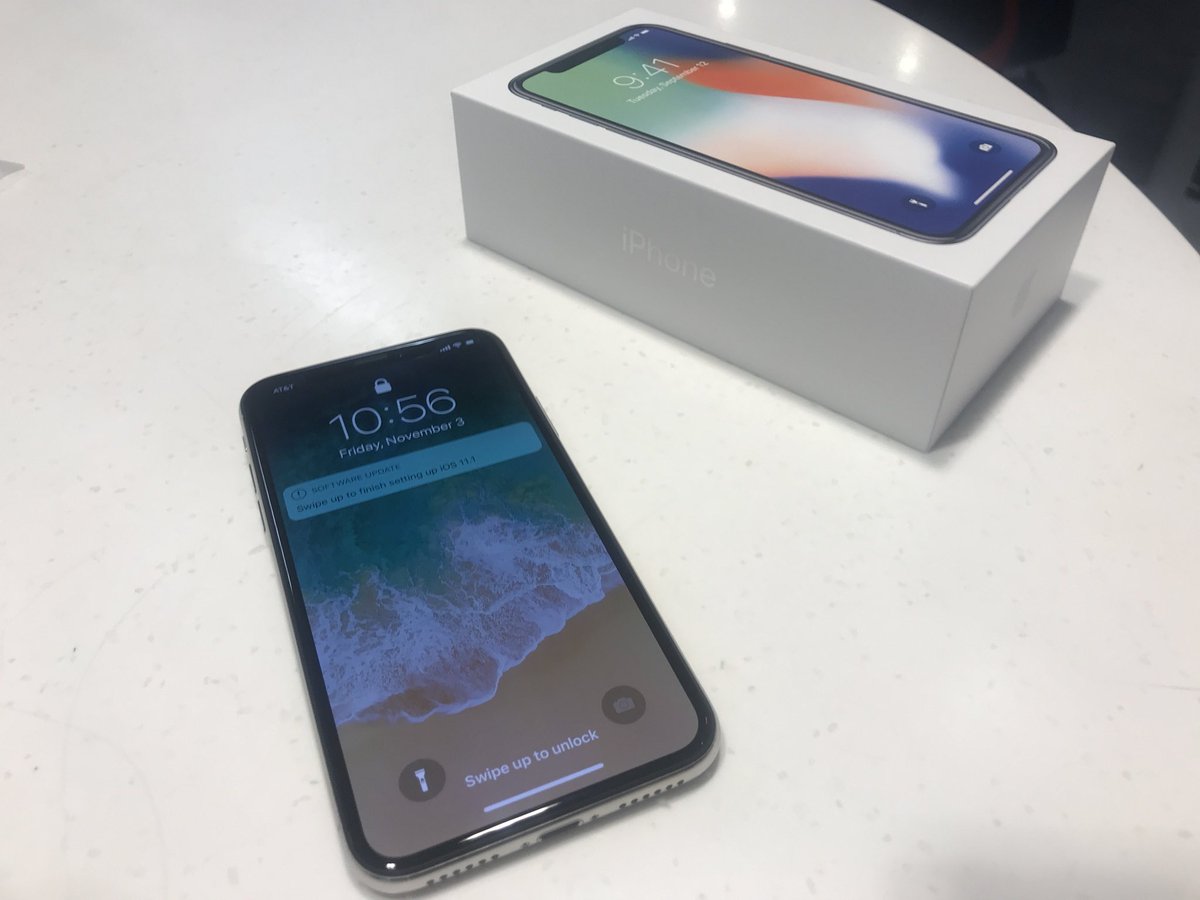 Nerds: no wait at the Mission at&amp;t store this morning. #iPhoneX #att #SF <a href="/BGR/">BGR</a>