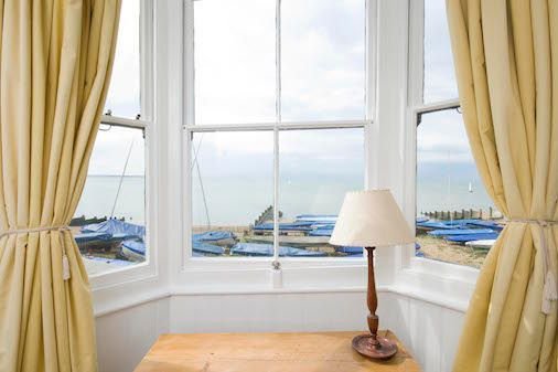 WhitCottageCo's tweet photo. An ever-changing view &amp; a welcoming kitchen to gather in, check dates for Sea View here:  https://t.co/9W10sbYUZC #EatStayLove #Whitstable https://t.co/iPD655ogV0