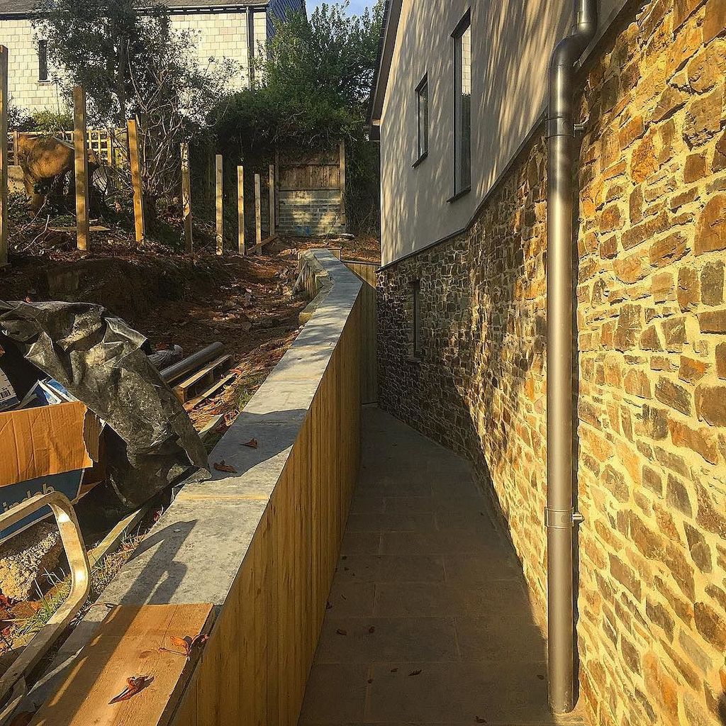 boveyconstruct's tweet photo. All ready for #landscaping #naturalmaterials #110degrees #sunnynovember #beautifuldevon #devonlife #devonbuilders … https://t.co/LdKAltA82x https://t.co/xuhI7Wce91