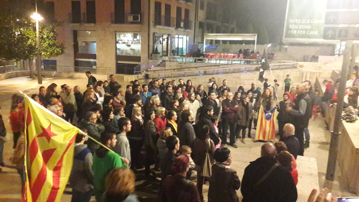 Tornem a fer nostra la plaça per reclamar la #LlibertatPresosPolítiques !