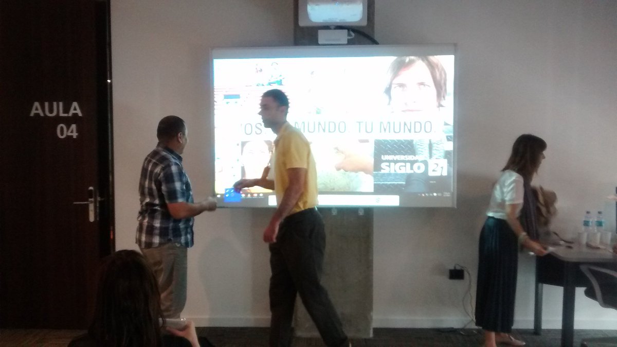 elimpanero's tweet photo. Experiencias y resultados proyectos #innovatuaula. Profesores ultimando detalles para las sesiones en paralelo @LaSiglo21 @LauraRossso https://t.co/KaVKw3jNR6