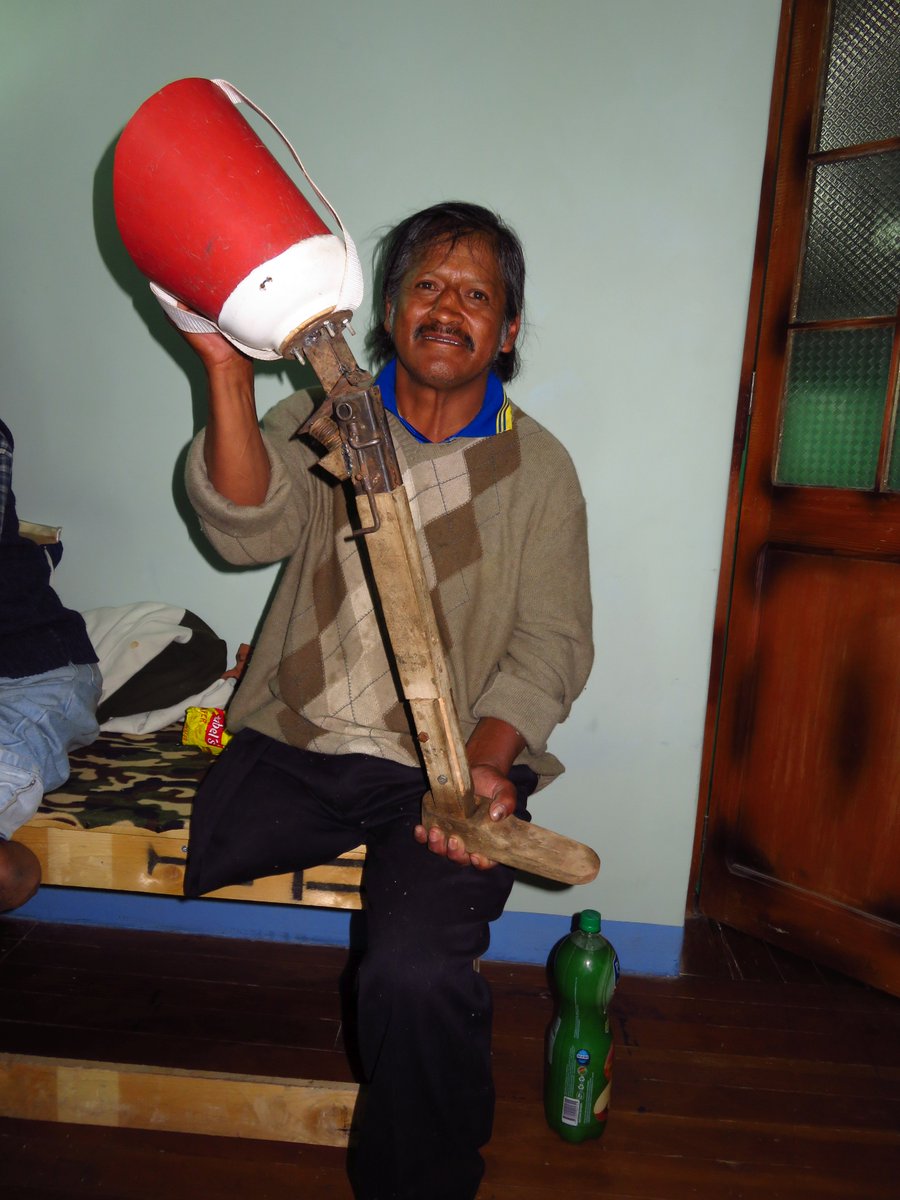 FUNPROBO's tweet image. #Amputees in #Bolivia are so desperate to walk again that sometimes they invent their own #prosthetic limbs.
