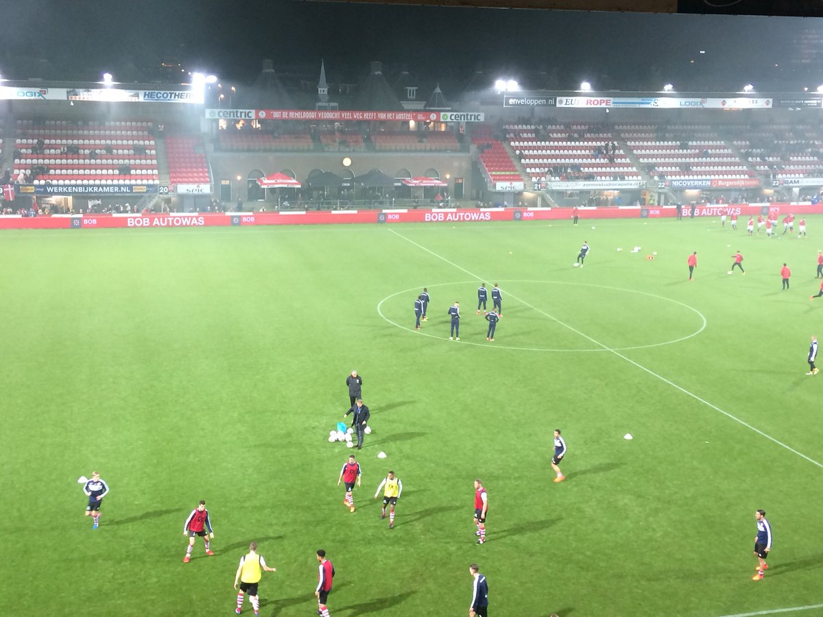 Axidus_NL's tweet photo. Samen met onze genodigden het weekend inluiden met hopelijk drie punten 💪 🔴⚪️ #spahee #axidus https://t.co/leiDfE3u3M