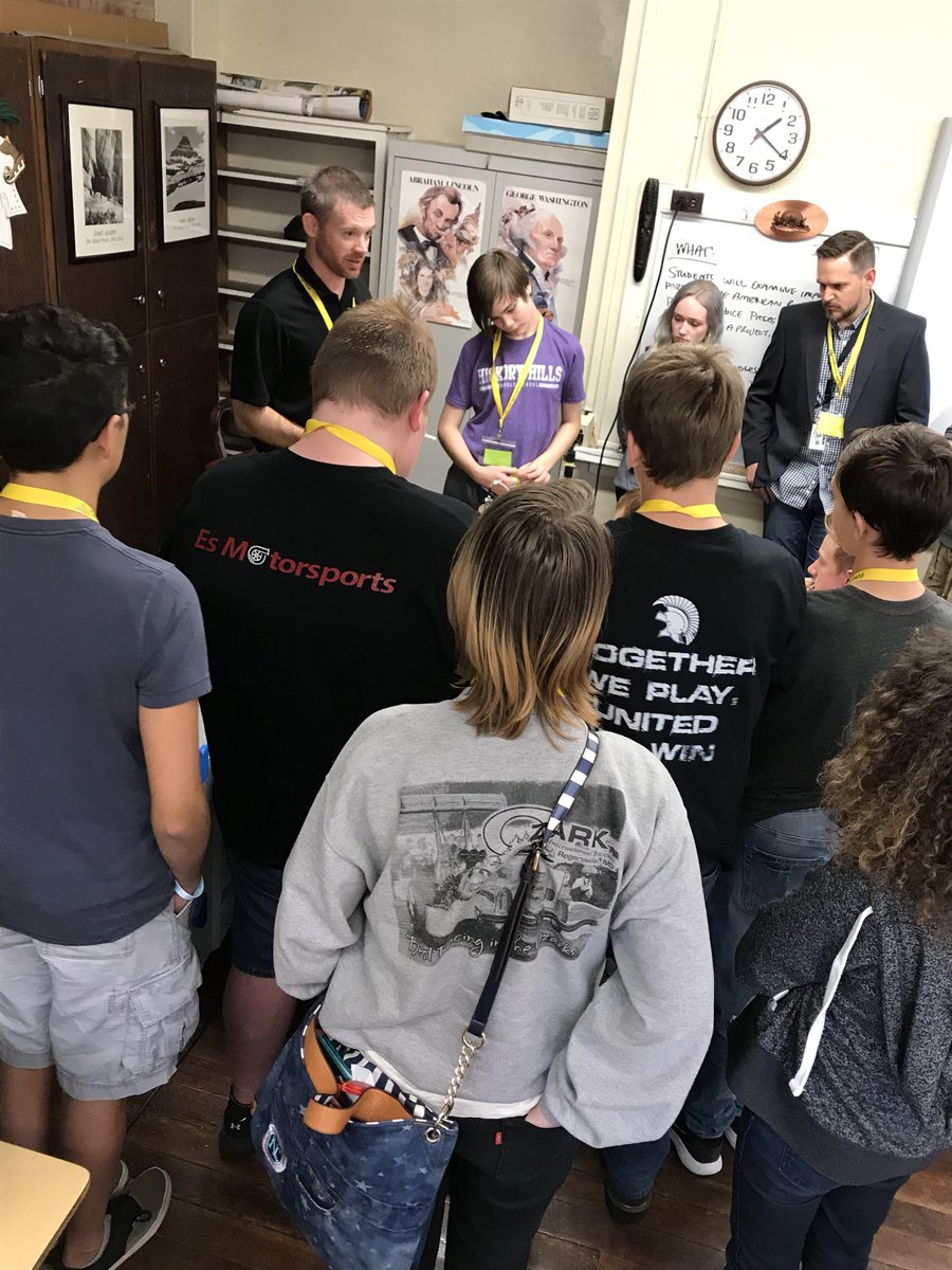 kacklin06's tweet photo. Landon Vinson from @OTCedu teaching @PipkinR12 students and other @officialSPS students about MechaTronics. I get to teach this! #CSISGF17 https://t.co/OvADdvFZ46