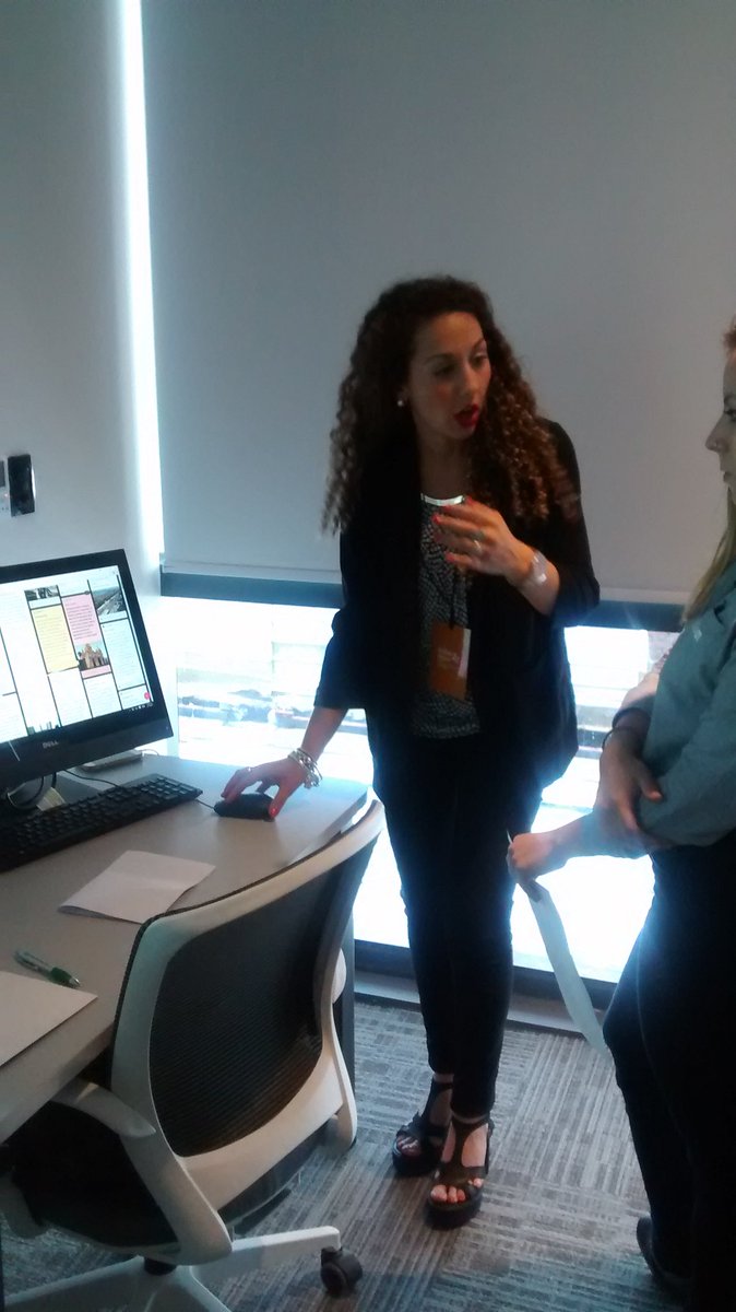 elimpanero's tweet photo. Experiencias y resultados proyectos #innovatuaula. Profesores ultimando detalles para las sesiones en paralelo @LaSiglo21 @LauraRossso https://t.co/KaVKw3jNR6