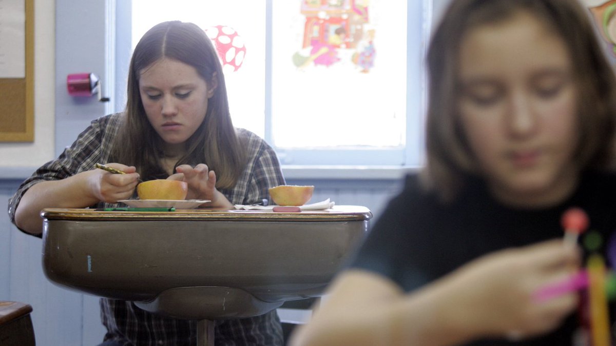 Florida high school draws criticism for segregating students at lunch by their GPA bit.ly/2zbiaGa?utm_so… https://t.co/34qFj67zoH