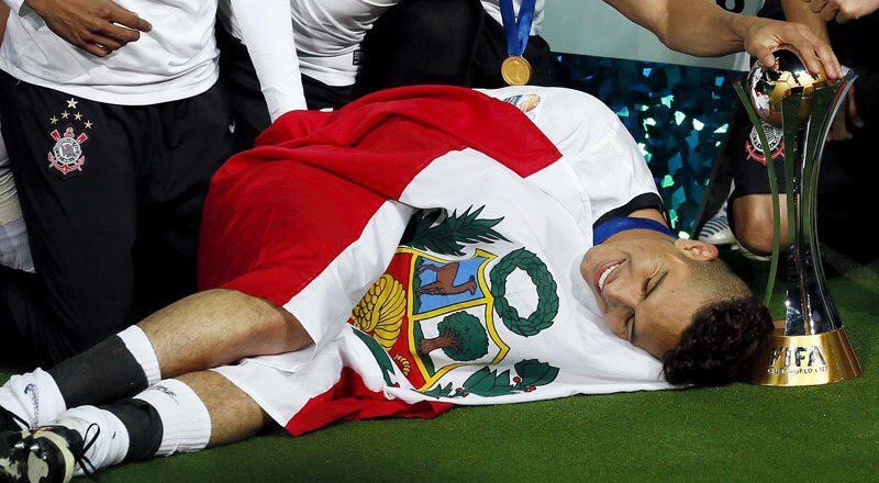 latiachuchi's tweet photo. El Perú entero está contigo Guerrero. Fuerza capitán!!! https://t.co/YFg3NPKLHG