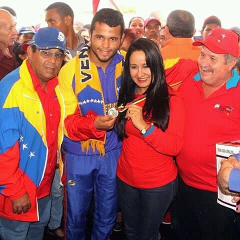 chacin_v's tweet photo. @StellaLugoB @mauroca69 @alcaldepepe @jmontillapsuv @DPresidencia ..simplemete gracias por todo el apoyo a los hermanos chacin y al deporte https://t.co/jhNpIxqObE