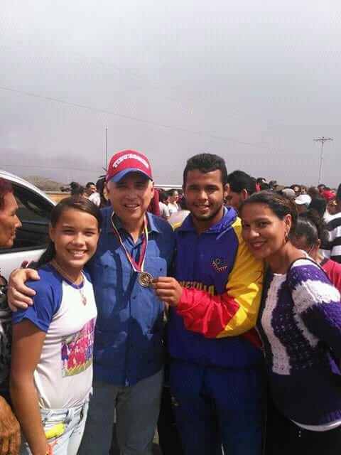 chacin_v's tweet photo. @StellaLugoB @mauroca69 @alcaldepepe @jmontillapsuv @DPresidencia ..simplemete gracias por todo el apoyo a los hermanos chacin y al deporte https://t.co/jhNpIxqObE