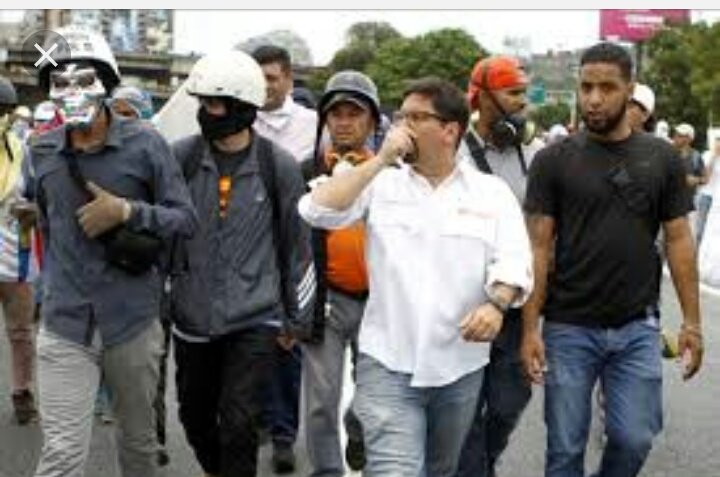 MaestraTuItera's tweet photo. TSJ solicita a la ANC levantar inmunidad parlamentaria a Freddy Guevara, quién promovió e instigó las pasadas guarimbas ¡Al fin JUSTICIA! https://t.co/qbg43Tqzcl