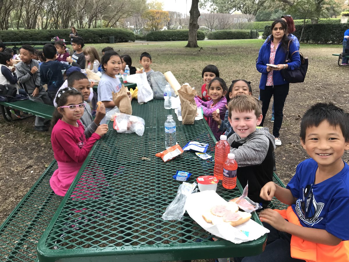 AndrewsFirst's tweet photo. First Grade fun at the Dallas Arboretum... https://t.co/qZsTEBLTa3