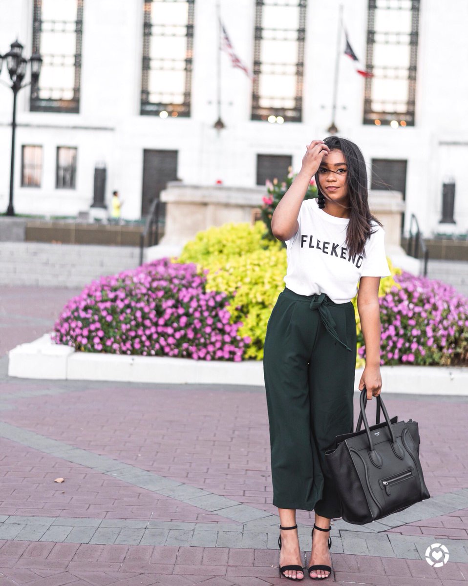 AlitzahStinson's tweet photo. May your weekend be on Fleek! 🙌🏽 Shop this tee here - https://t.co/aCk76nFGFC #Fleekend #FriYay https://t.co/WPi9aPvnQD