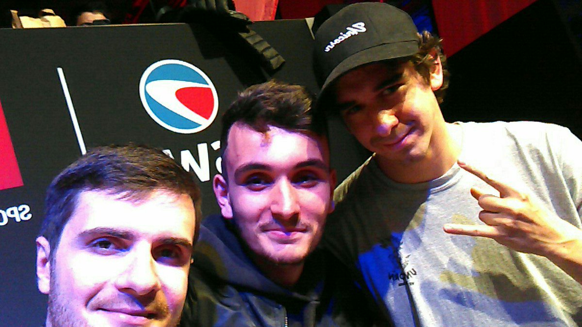 TheTotalAnarchy's tweet image. Rencontrer deux de ses idoles, des artistes qui sont source d&apos;inspiration chaques jours 
On vous aime
Merci ! @PowA_VodK @_Amixem #PGW