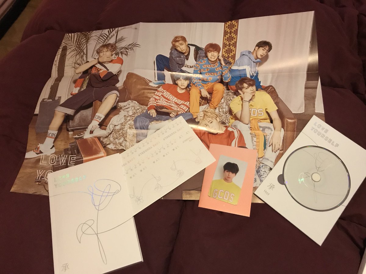 k_enaraa's tweet photo. Por fin en casa 😍😍
#LoveYourself #Bigbith #BTS https://t.co/NopXVHsPgw