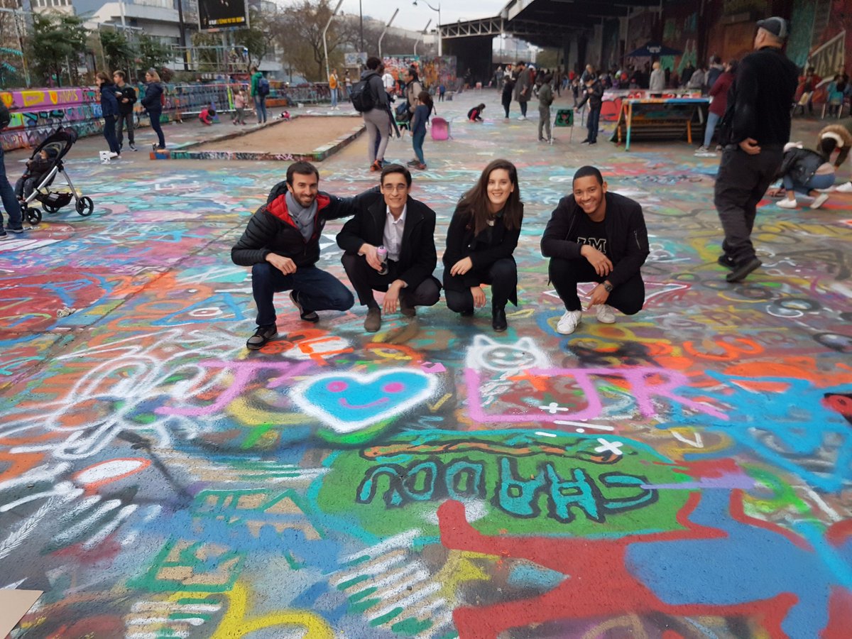 Lesjoyeuxrecycl's tweet image. Ce soir, c'est atelier graff chez les #Joyeux #recycleurs ! 👩‍🎨👨‍🎨🎨#Aérosol #LJRcrew #FridayFeeling