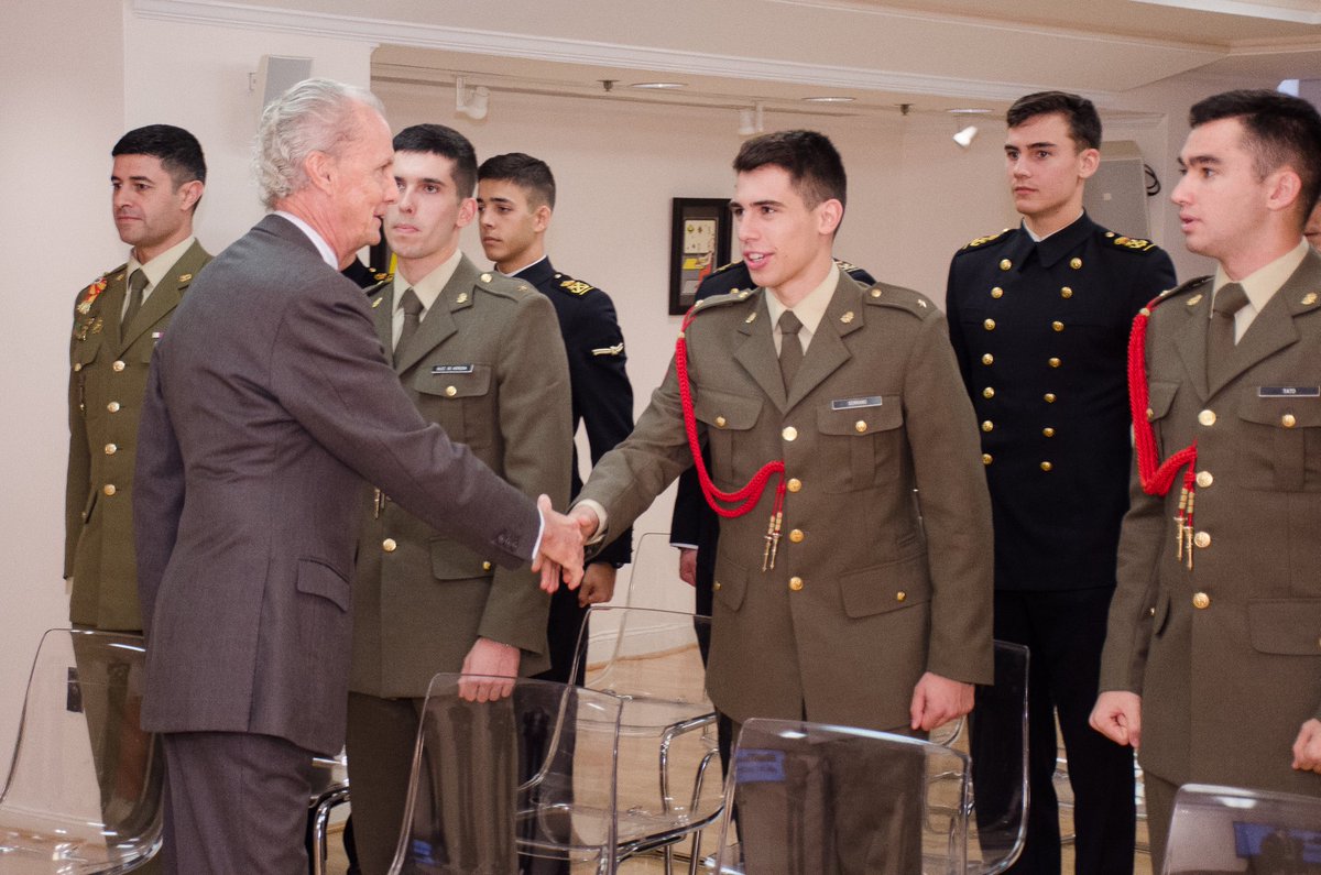 SpainInTheUSA's tweet photo. Today Amb Morenés met with Spanish cadets studying at @WestPoint_USMA and @NavalAcademy through exchange programs 🇪🇸🇺🇸 #defensepartners https://t.co/4Q6op8ZIdy
